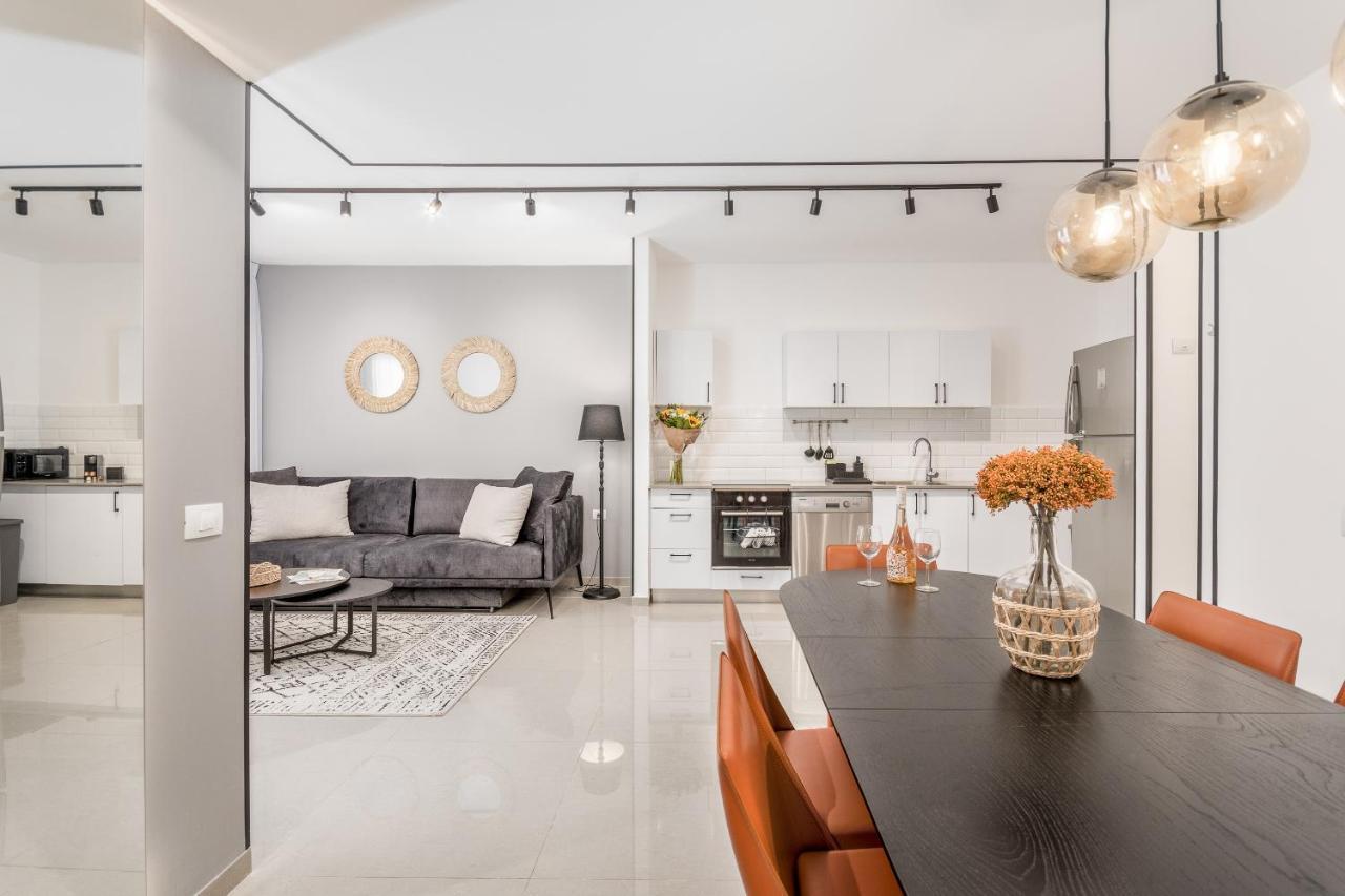 Haneviim Boutique - Mamilla Area Sea-u *